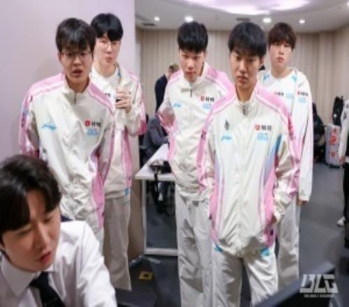 大乐透期号,专家推荐,次回合加强,nba比分网,NBA即时比分,NBA篮球比分,NBA比赛数据,篮球赛事比分